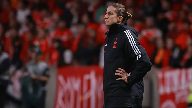 Filipe Luís gerencia concorrência na lateral e Flamengo prepara decisões estratégicas para 2026 - Foto Maxi FranzoiAGIF
