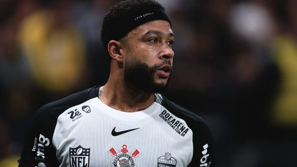 Memphis Depay jogador do Corinthians durante partida contra o Palmeiras no estadio Arena Corinthians pelo campeonato Brasileiro A 2025. Foto: Ettore Chiereguini/AGIF