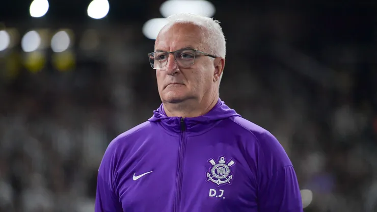 Dorival Jr é o técnico do Corinthians e está suspenso para o duelo contra o Mirassol. Foto: Thiago Ribeiro/AGIF