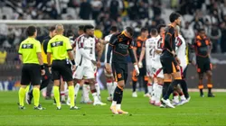 Jogadores do Flamengo comemoram vitoria ao final da partida contra o Corinthians no estadio Arena Corinthians pelo campeonato Brasileiro A 2025. Foto: Joisel Amaral/AGIF