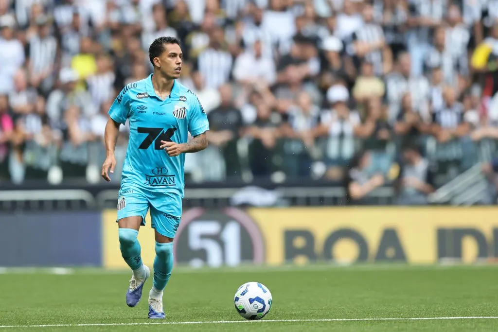 Igor Vinicius em ação pelo Santos. Foto: Gilson Lobo/AGIF