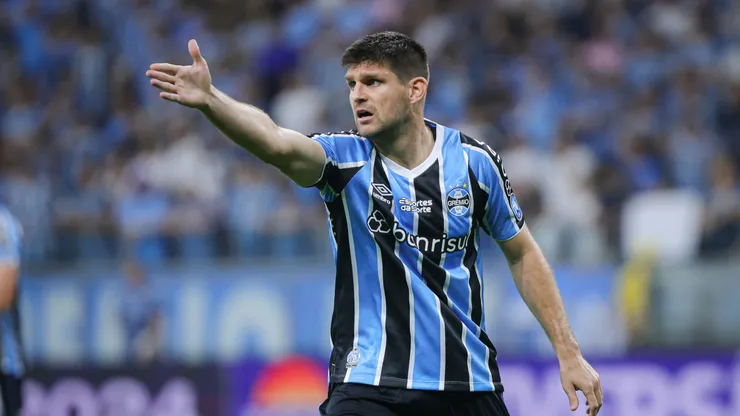 Situação gerou uma grande polêmica no gramado. Foto: Maxi Franzoi/AGIF