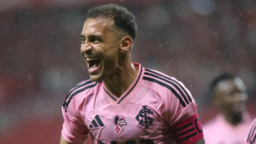 Alan Patrick, meia-atacante do Internacional em partida pelo campeonato brasileiro