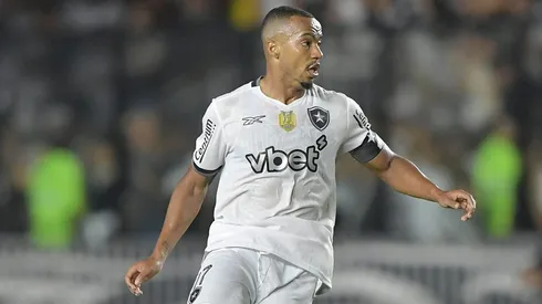 Marlon Freitas capitão do Botafogo - Foto: Thiago Ribeiro/AGIF