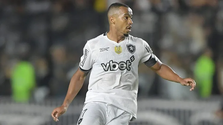 Marlon Freitas capitão do Botafogo - Foto: Thiago Ribeiro/AGIF