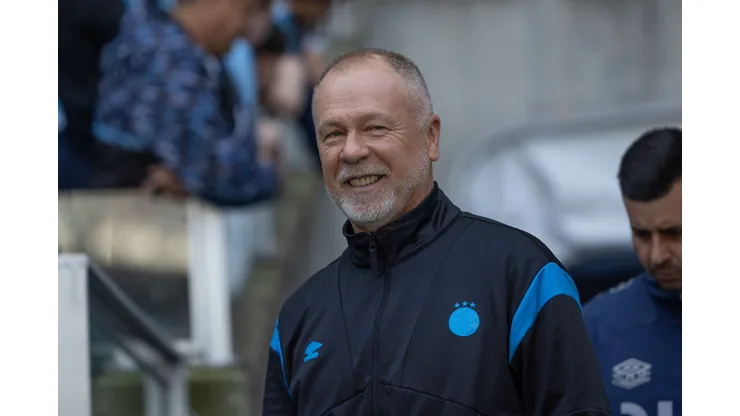 RS - PORTO ALEGRE - 13/09/2025 - BRASILEIRO A 2025, GREMIO X MIRASSOL - Mano Menezes tecnico do Gremio durante partida contra o Mirassol no estadio Arena do Gremio pelo campeonato Brasileiro A 2025. Foto: Liamara Polli/AGIF