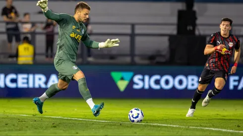 Gabriel Grando, goleiro do Grêmio, durante partida contra o Bragantino no estadio Cicero De Souza Marques pelo campeonato Brasileiro A 2025. Foto: Joisel Amaral/AGIF