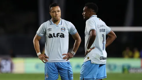 Marlon, lateral do Grêmio em partida pelo campeonato brasileiro (Foto: Wagner Meier/Getty Images)