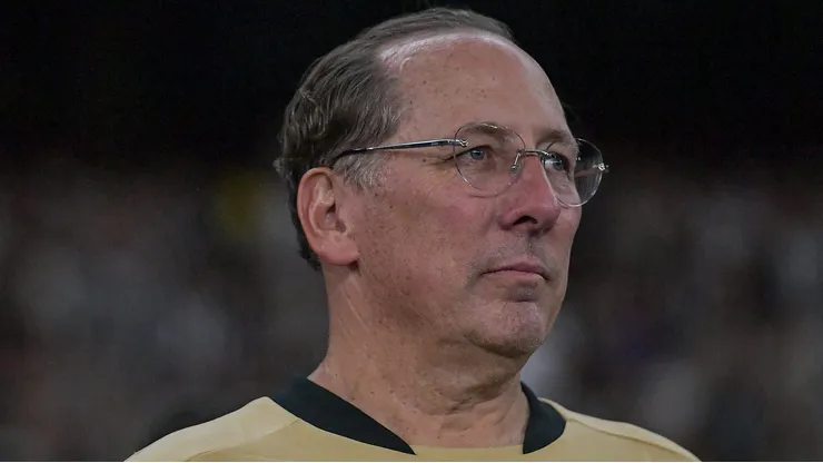 John Textor reclama da arbitragem em vitória do Internacional sobre o Botafogo.