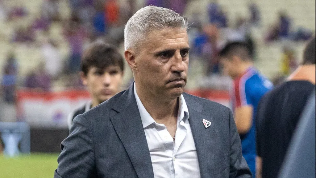 Hernan Crespo tecnico do Sao Paulo durante partida contra o Fortaleza no estadio Arena Castelao pelo campeonato Brasileiro A 2025. Foto: Lucas Emanuel/AGIF