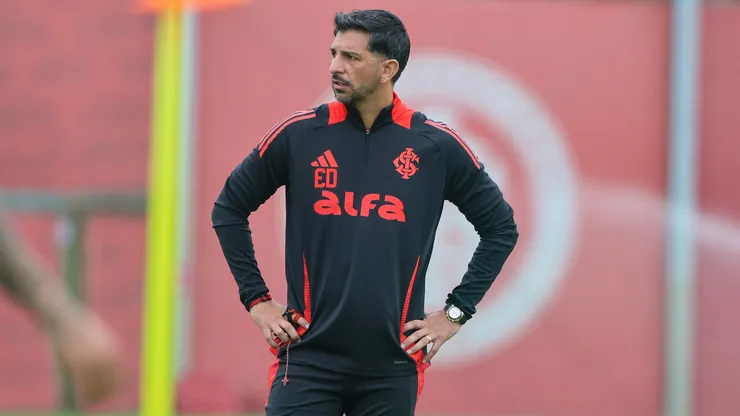 Emiliano Díaz coordena treino no CT Parque Gigante (Ricardo Duarte/Internacional)