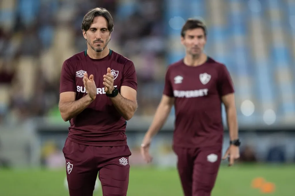 Luis Zubeldia tecnico do Fluminense durante partida contra o Atletico-MG no estadio Maracana pelo campeonato Brasileiro A 2025. Foto: Jorge Rodrigues/AGIF
