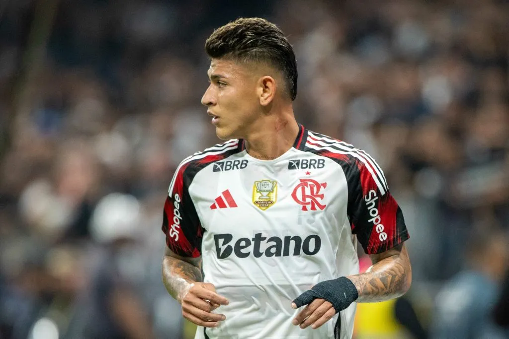 Jorge Carrascal jogador do Flamengo durante partida contra o Corinthians no estadio Arena Corinthians pelo campeonato Brasileiro A 2025. Foto: Joisel Amaral/AGIF
