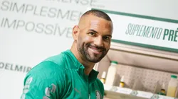 Weverton durante concentração do Palestra