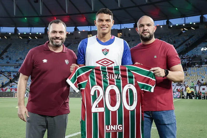Thiago Silva recebeu homenagem pelos 200 jogos com a camisa do Fluminense. Foto: Marcelo Gonçalves/Fluminense FC
