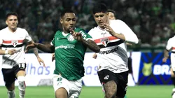 Allan jogador do Palmeiras disputa lance com Alan Franco jogador do Sao Paulo durante partida no estadio Arena Barueri pelo campeonato Brasileiro A 2025. Foto: Marcello Zambrana/AGIF