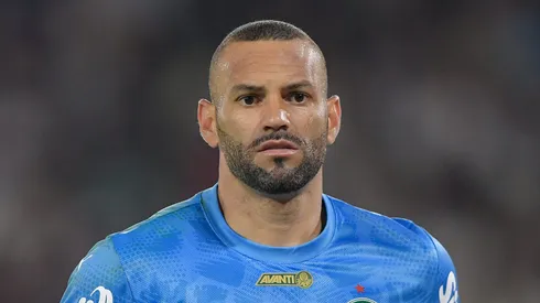 Weverton virou personagem no clássico