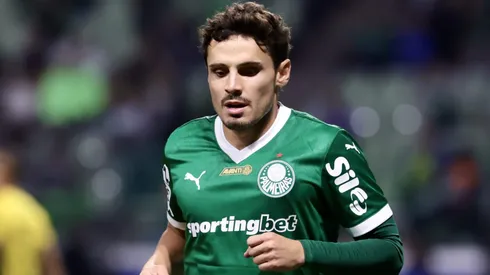 Raphael Veiga recebeu o primeiro cartão amarelo do último Choque-Rei de 2025