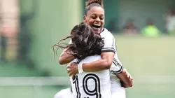 Jogadoras Gloriosas comemoram gol no clássico. Foto: Arthur Barreto/BFR