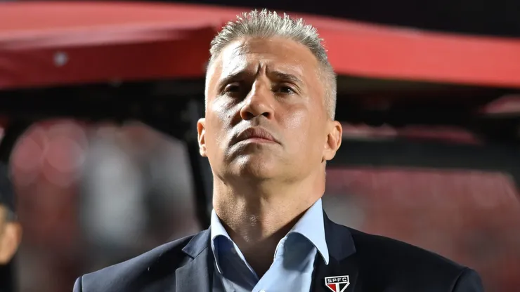 Hernan Crespo tecnico do Sao Paulo durante partida contra o Ceara no estadio Morumbi pelo campeonato Brasileiro A 2025. Foto: Jota Erre/AGIF
