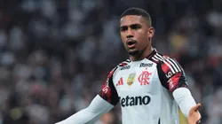 Samuel Lino durante partida pelo Flamengo