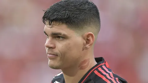 Ayrton Lucas durante partida entre Flamengo e Grêmio, no Maracanã, pelo Brasileirão.