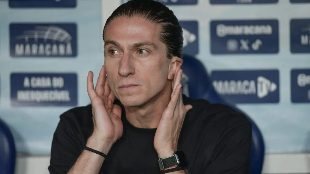 Filipe Luís apreensivo. Foto: Thiago Ribeiro/AGIF