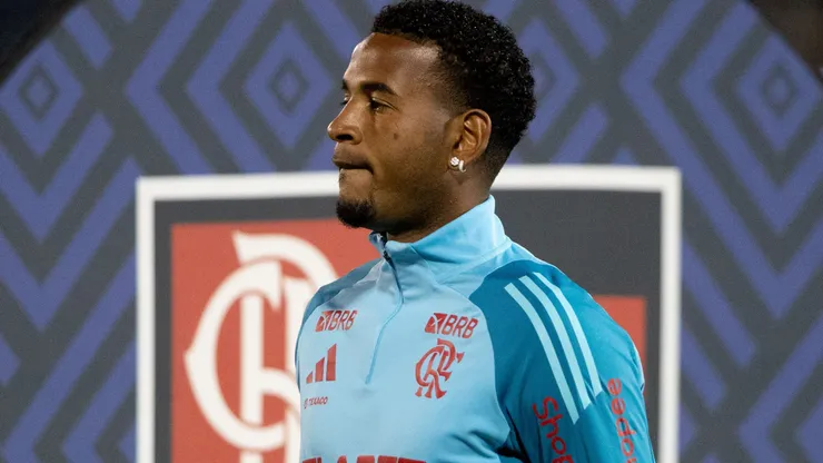 Cleiton, jogador do Flamengo, durante partida contra o Bragantino no estadio Cicero De Souza Marques pelo campeonato Brasileiro A 2025. Foto: Joisel Amaral/AGIF