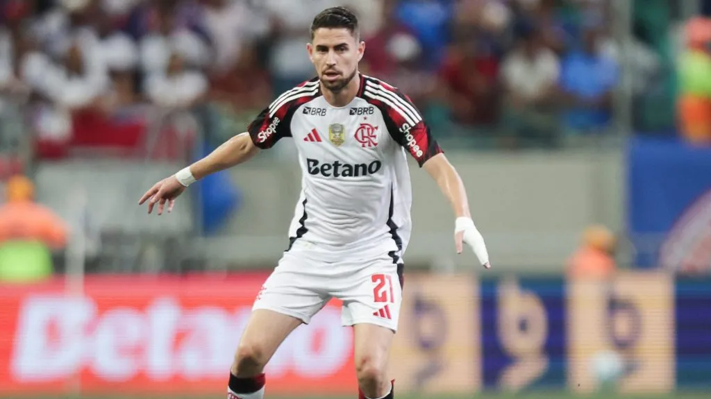 Jorginho durante partida. Foto: Gilvan de Souza/CRF