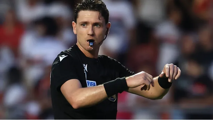 Árbitro Ramon Abatti Abel durante partida entre São Paulo e Palmeiras, no Morumbis, pelo Brasileirão.