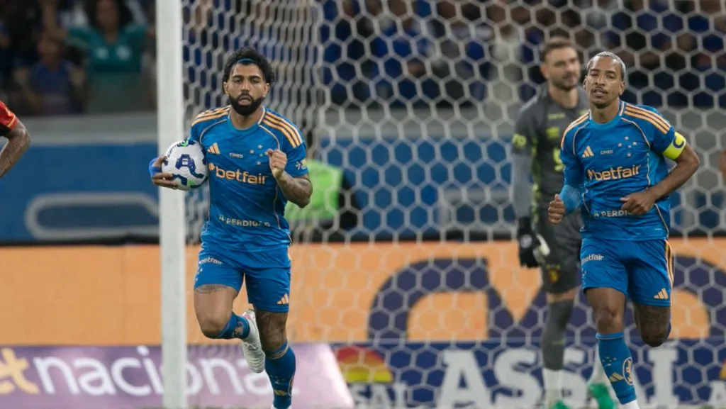 Gabigol após marcar seu gol. Foto: Marlon Costa/AGIF