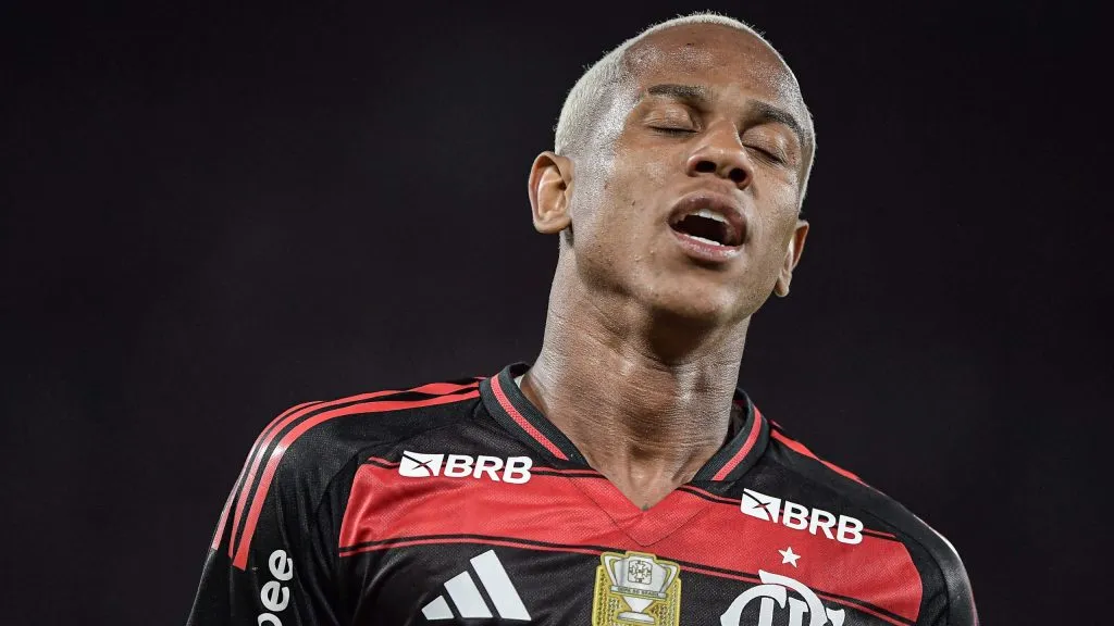 Wallace Yan recebe punição nos bastidores após expulsão em derrota para o Bahia – Foto: Thiago Ribeiro/AGIF