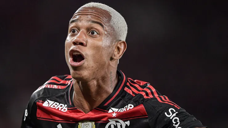Wallace Yan é punido no Flamengo após expulsão em derrota