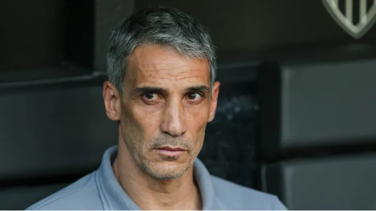 MG - BELO HORIZONTE - 14/09/2025 - BRASILEIRO A 2025, ATLETICO-MG X SANTOS - Juan Vojvoda tecnico do Santos durante partida contra o Atletico-MG no estadio Arena MRV pelo campeonato Brasileiro A 2025.