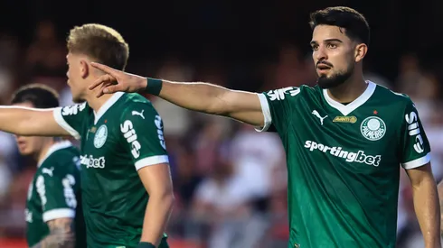 Flaco López orientando os companheiros durante o Choque-Rei - Foto: Marcello Zambrana/AGIF
