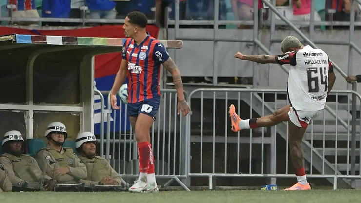 Wallace Yan durante expulsão em Bahia x Flamengo - Foto: Jhony Pinho/AGIF