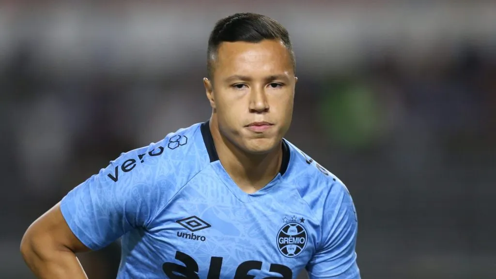 Marlon, do Grêmio, pode ser punido após reclamar da arbitragem - Foto: Marlon Costa/AGIF.