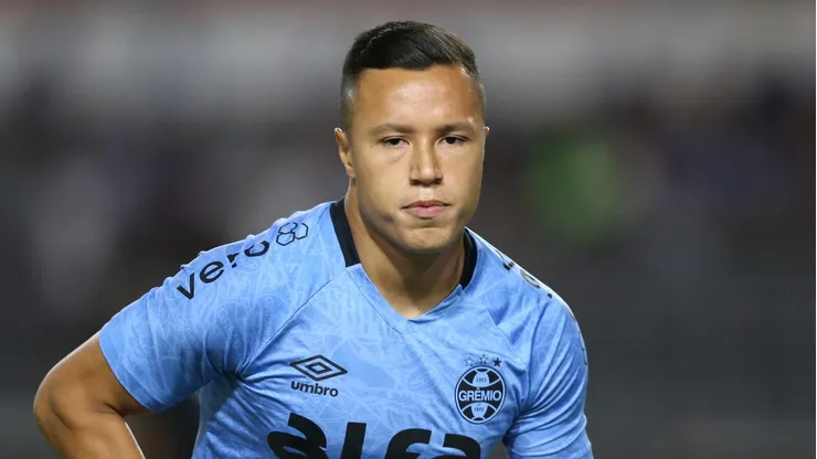 Marlon, do Grêmio, pode ser punido após reclamar da arbitragem.
