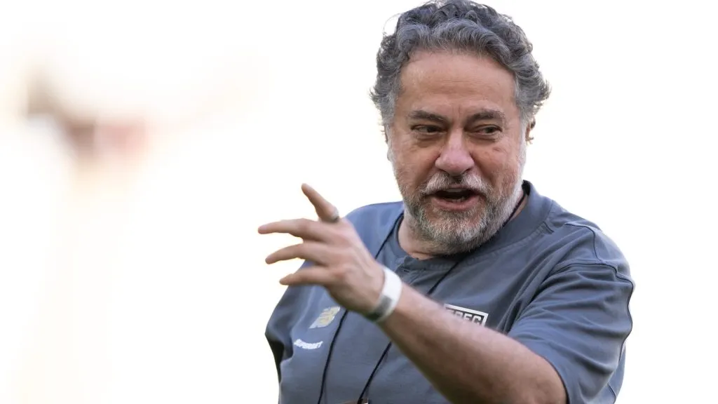 Julio Casares presidente do Sao Paulo antes da partida contra o Flamengo no estadio Maracana pelo campeonato Brasileiro A 2025. Foto: Jorge Rodrigues/AGIF