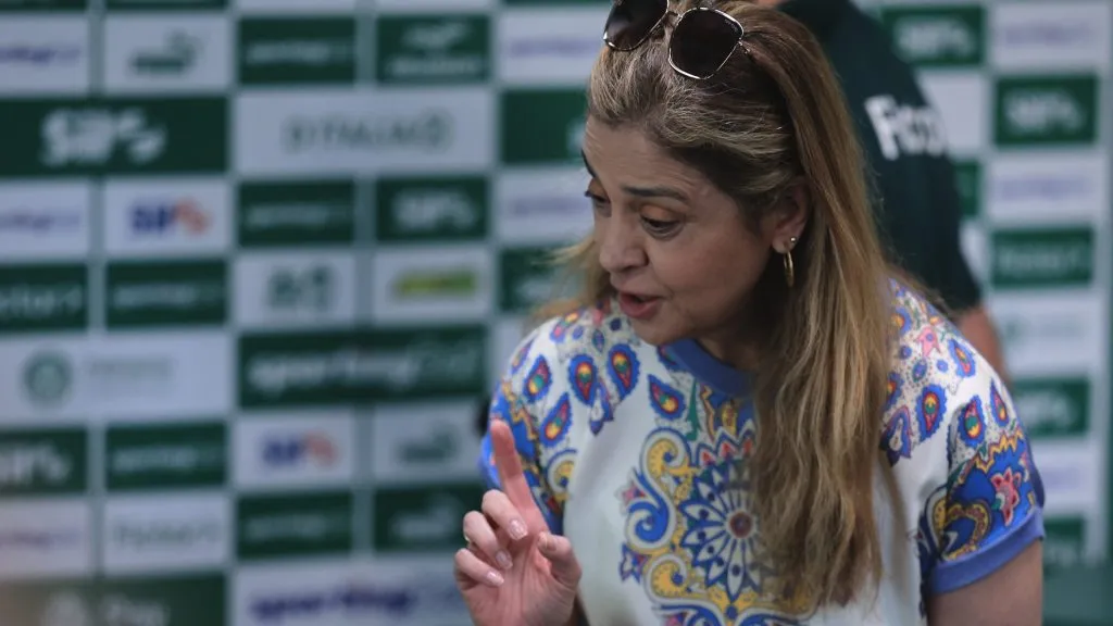 A presidente do Palmeiras Leila Pereira durante apresentacao oficial de como jogador do [EQUIPE] em coletiva de imprensa realizada no CT Academia de Futebol. Foto: Ettore Chiereguini/AGIF
