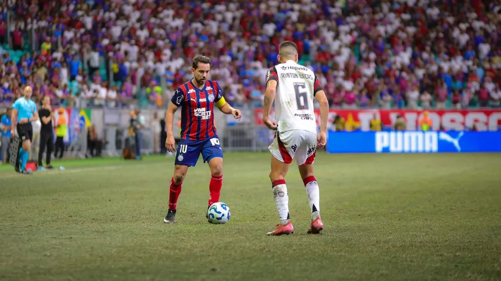 Everton Ribeiro jogador do Bahia durante partida contra o Flamengo no estadio Fonte Nova pelo campeonato Brasileiro A 2025. Foto: Marcio Jose/AGIF