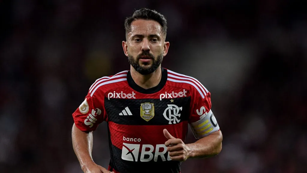 Everton Ribeiro em campo pelo Flamengo. Foto: Thiago Ribeiro/AGIF