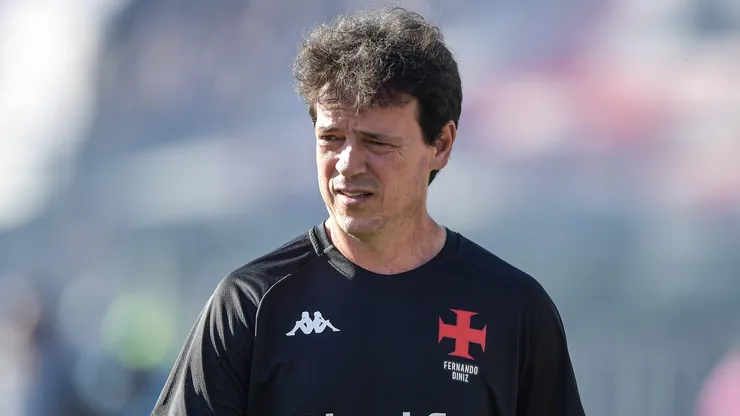 Fernando Diniz tecnico do Vasco durante partida contra o Vitoria no estadio Sao Januario pelo campeonato Brasileiro A 2025. Foto: Thiago Ribeiro/AGIF