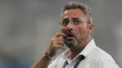 Alexandre Mattos trata das negociações no Santos.