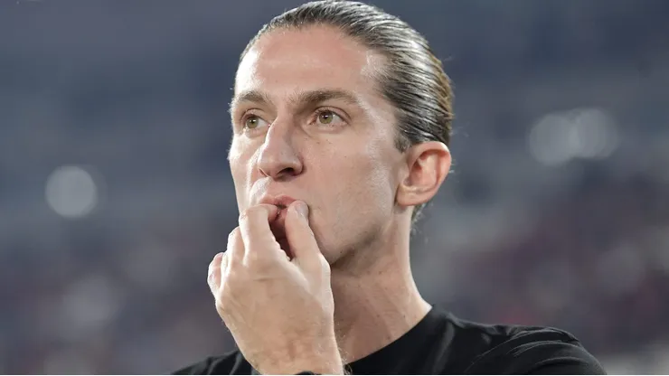 Filipe Luís comemora pausa para Data Fifa após perder a liderança do Brasileirão Betano.
