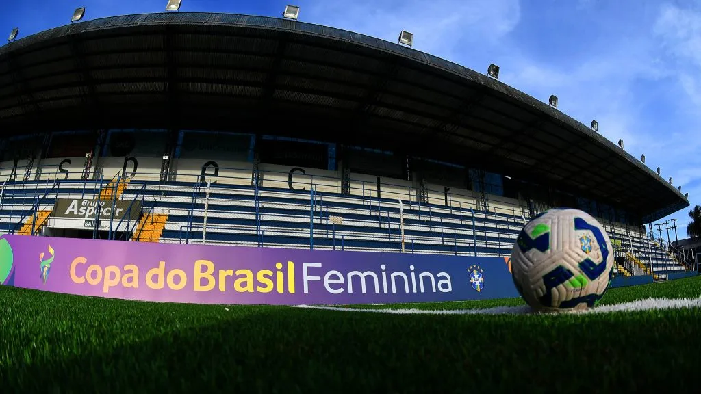 Estádio com jogo da Copa do Brasil Feminina