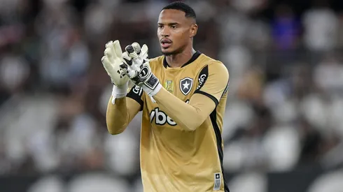 John foi lembrado por Carlo Ancelotti após suas atuações pelo Botafogo e no futebol inglês. Foto: Thiago Ribeiro/AGIF