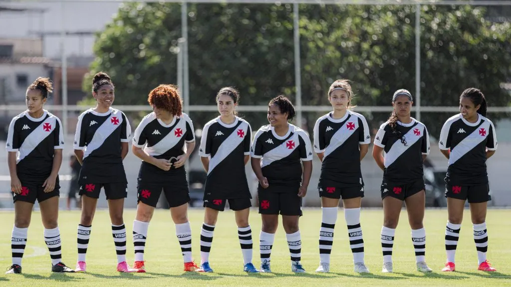 Time feminino sub-17 do Vasco em campo pela Copa Rio