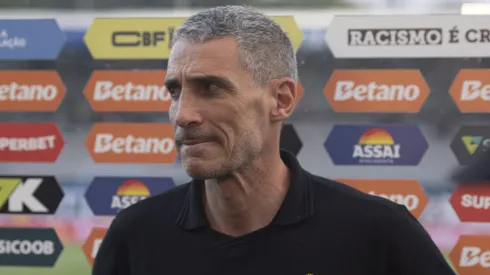 Vojvoda durante partida pelo Santos