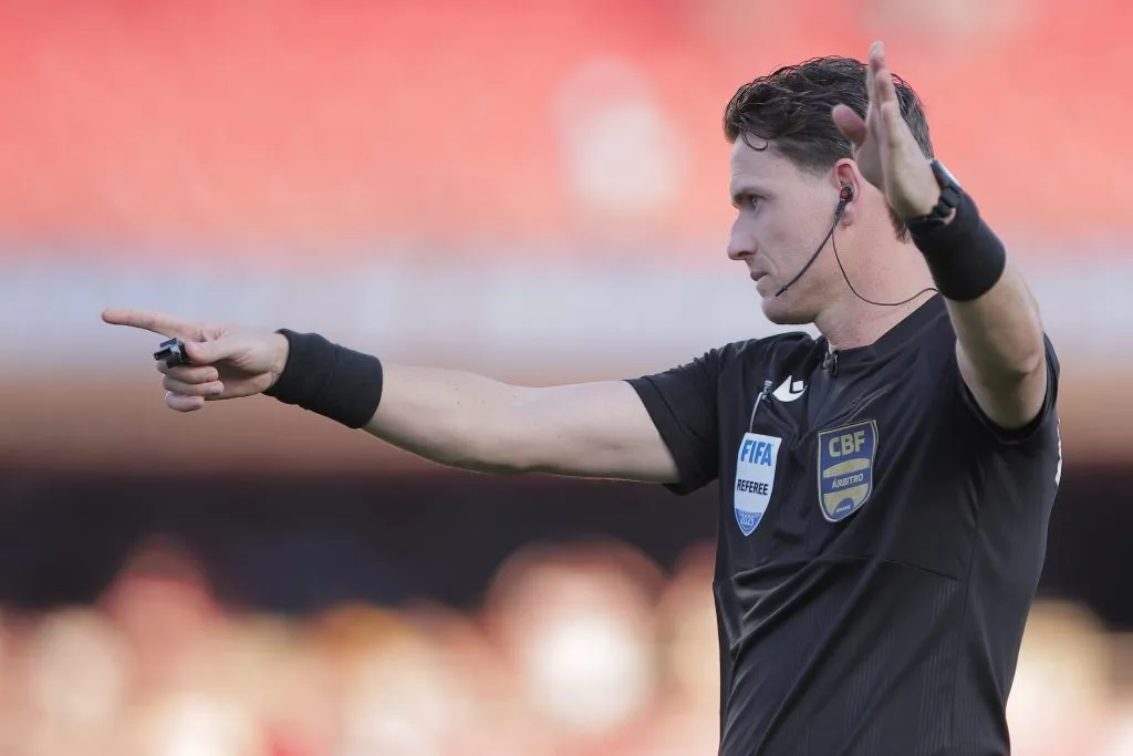 Ramon Abatti Abel acabou sendo afastado após lances polêmicos no Choque-Rei. Foto: Ettore Chiereguini/AGIF